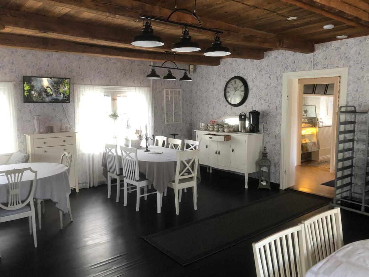 Bredsjoe Gamla Herrgard White Dream Mansion Hallefors  Exterior photo