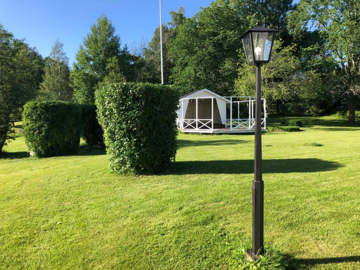 Bredsjoe Gamla Herrgard White Dream Mansion Hallefors  Exterior photo