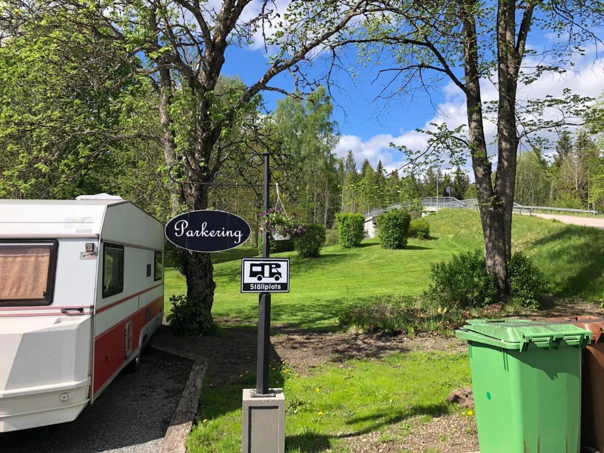 Bredsjoe Gamla Herrgard White Dream Mansion Hallefors  Exterior photo