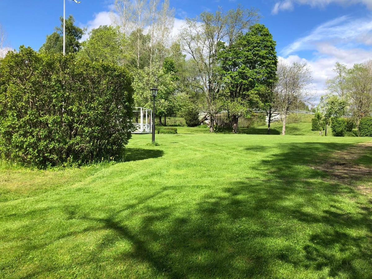 Bredsjoe Gamla Herrgard White Dream Mansion Hallefors  Exterior photo
