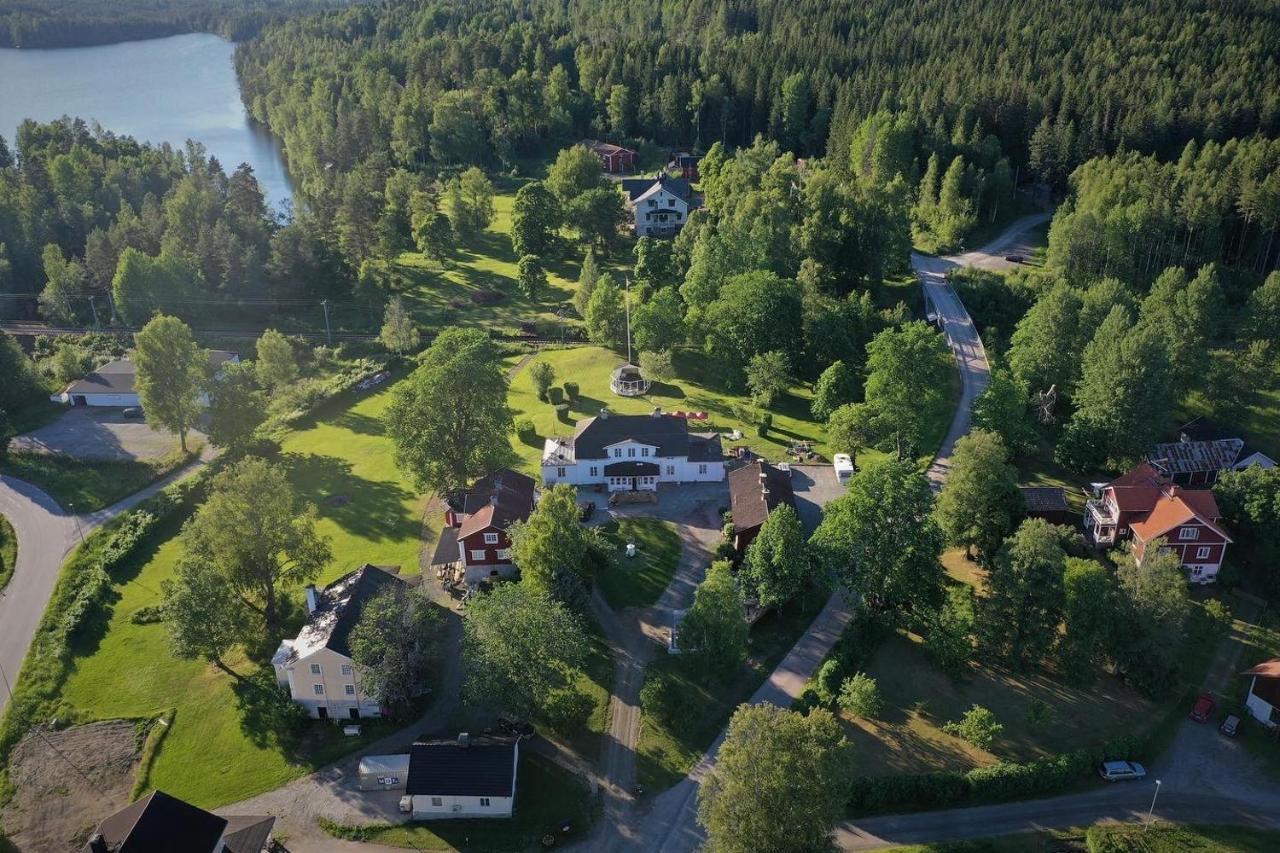 Bredsjoe Gamla Herrgard White Dream Mansion Hallefors  Exterior photo